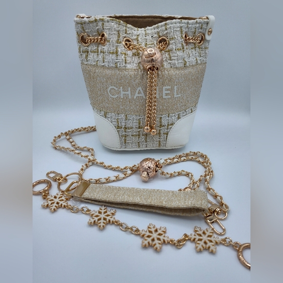 CHANEL Winter Tweed Make-up Bucket Bag Crossbody Gold Chain Snowflake GWP NIB - Picture 4 of 11